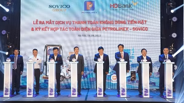 Petrolimex ra mắt dịch vụ thanh toán không dùng tiền mặt
