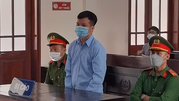 Đâm, chém vợ 19 nhát dao vì ghen tuông