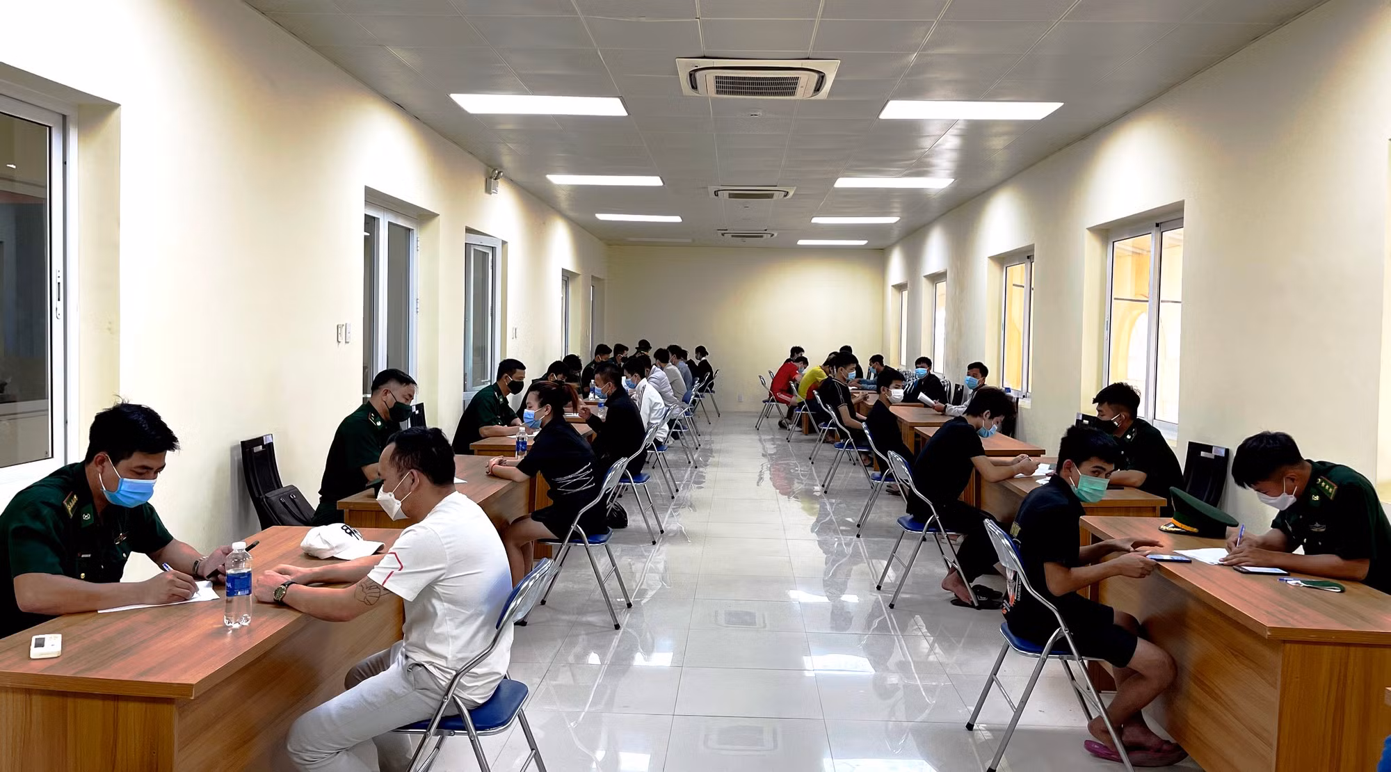 Tiếp nhận 44 công dân do Campuchia bàn giao -1