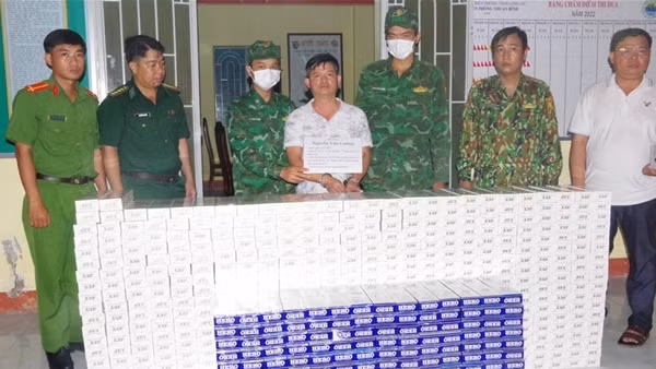 Đang vận chuyển hơn 6.000 gói thuốc lá lậu đi tiêu thụ thì bị bắt