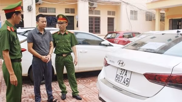 Bóc trần thủ đoạn cặp "doanh nhân thành đạt" chuyên thuê ô tô tự lái