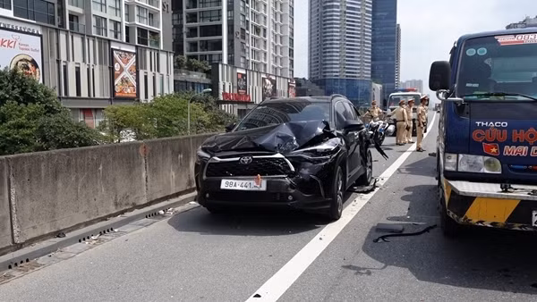3 xe ô tô tông liên hoàn trên đường Vành đai 3 trên cao