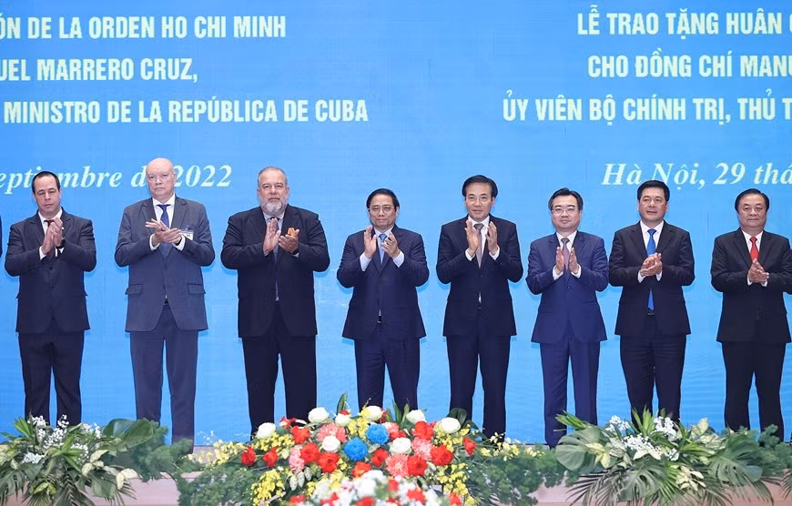 Thủ tướng Cuba Manuel Marrero Cruz đón nhận Huân chương Hồ Chí Minh -0
