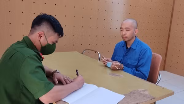 Nợ 3 tỷ, gã trai giả Công an lên mạng lừa tình, tiền cô gái trẻ