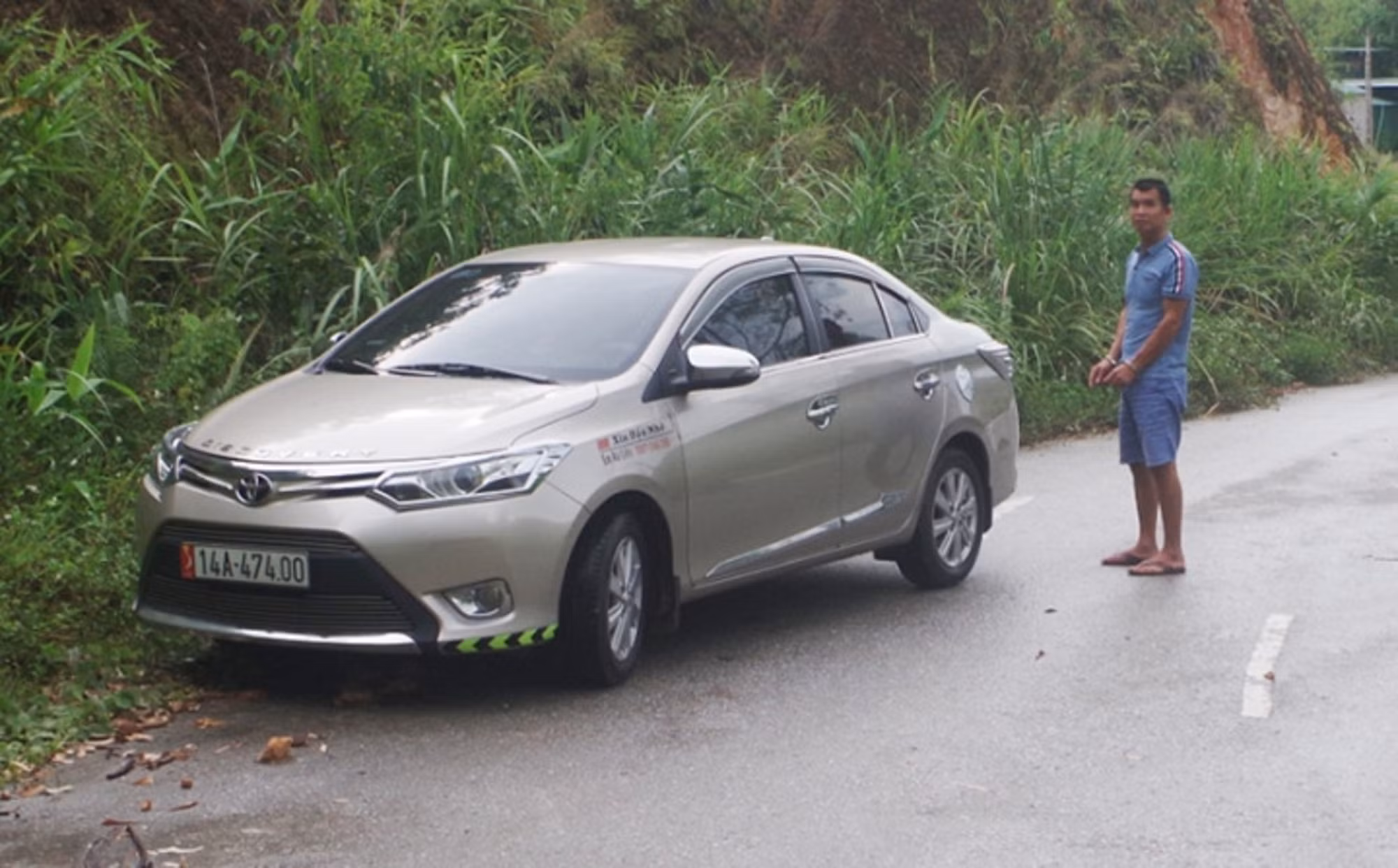 Chở bé 13 tuổi đến đường vắng, tài xế taxi giở trò đồi bại -0