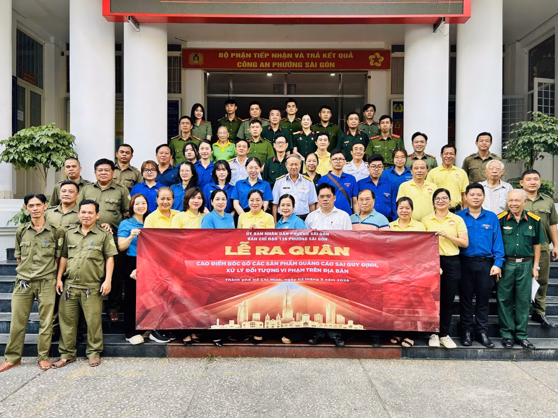 TP Hồ Chí Minh: Đồng loạt ra quân cao điểm bóc xóa quảng cáo sai quy định -1