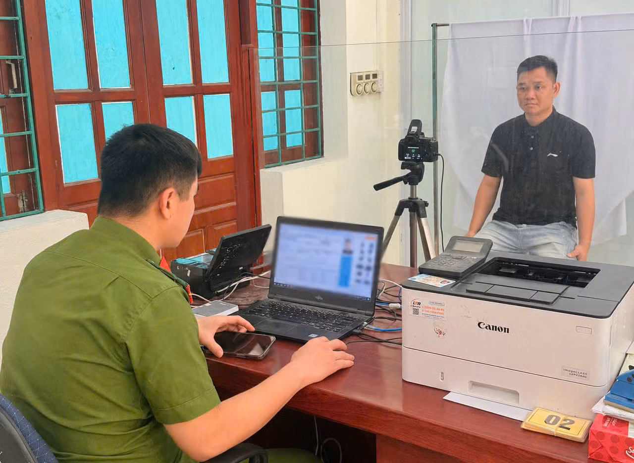 Cao Bằng: Xuyên lễ cấp căn cước, định danh điện tử cho người dân vùng cao -0