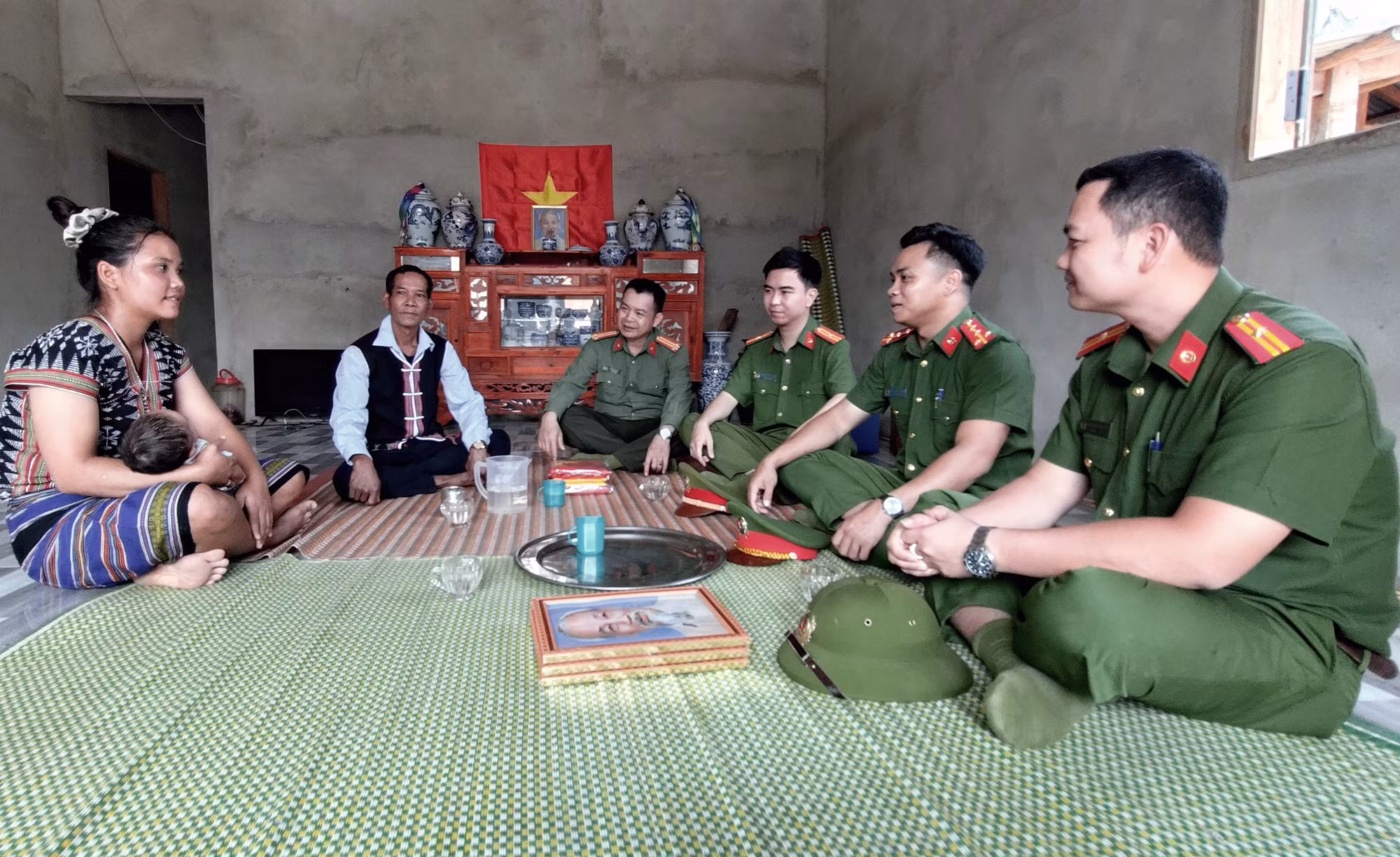 Trung tá Hồng Minh Hiển - “Cánh chim không mỏi” xây dựng thế trận lòng dân nơi biên thùy -0