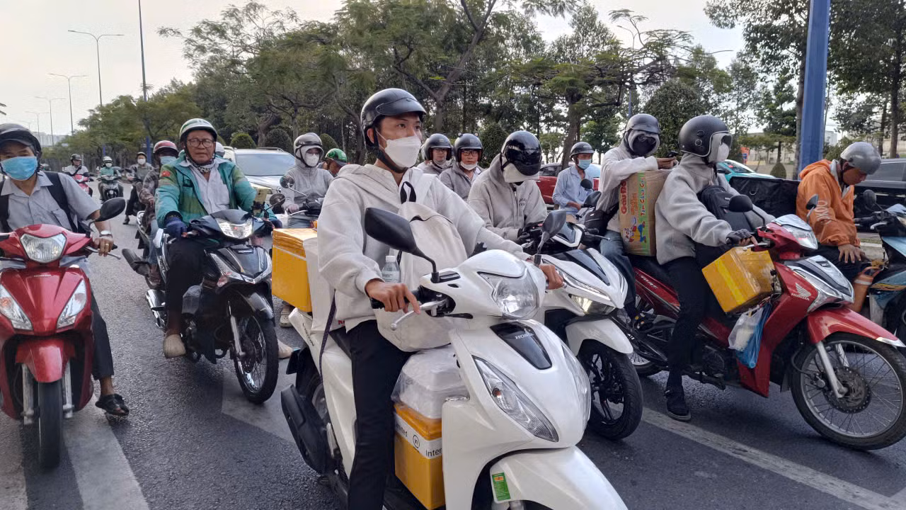 Giao thông TP Hồ Chí Minh tăng nhiệt trong ngày cuối kỳ nghỉ lễ -1