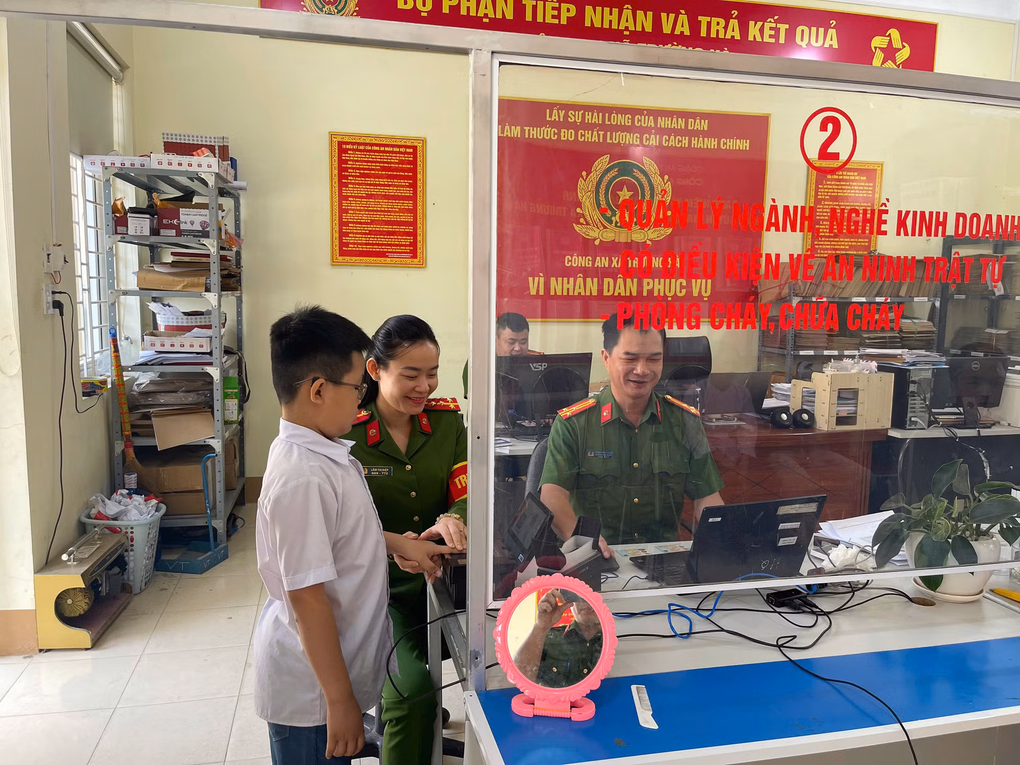 Cao Bằng: Xuyên lễ cấp căn cước, định danh điện tử cho người dân vùng cao - 0