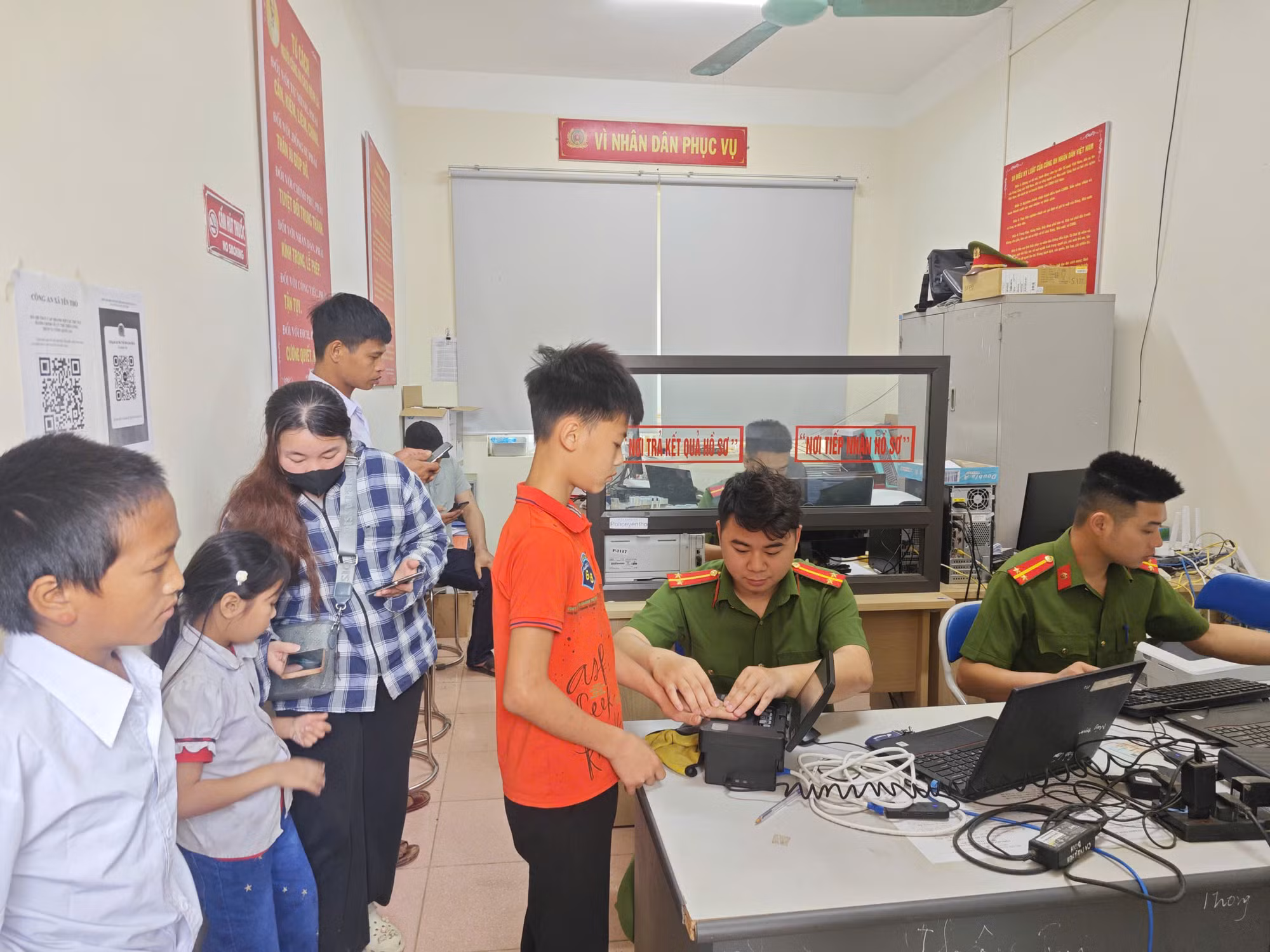 Cao Bằng: Xuyên lễ cấp căn cước, định danh điện tử cho người dân vùng cao -0