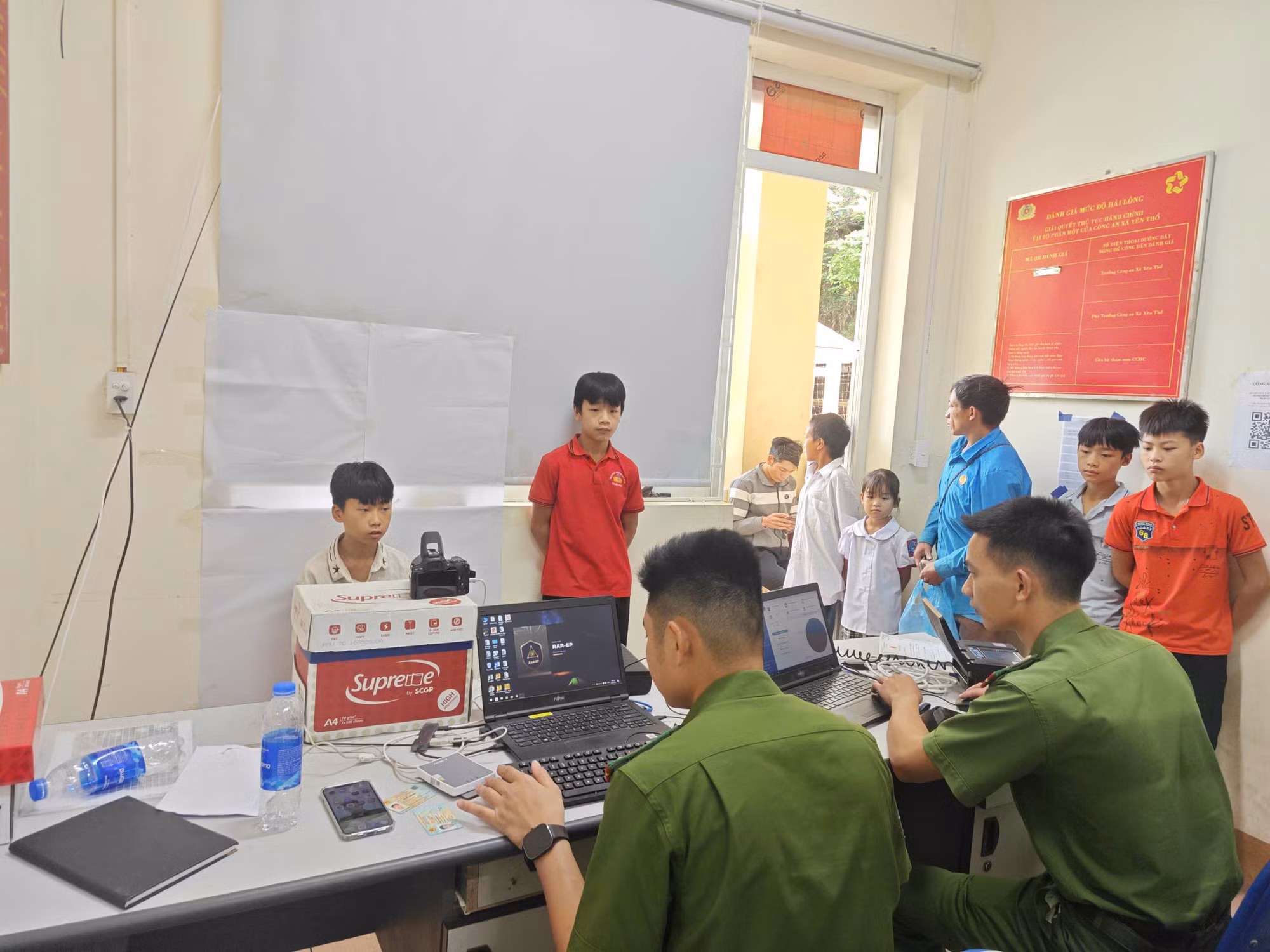 Cao Bằng: Xuyên lễ cấp căn cước, định danh điện tử cho người dân vùng cao -0