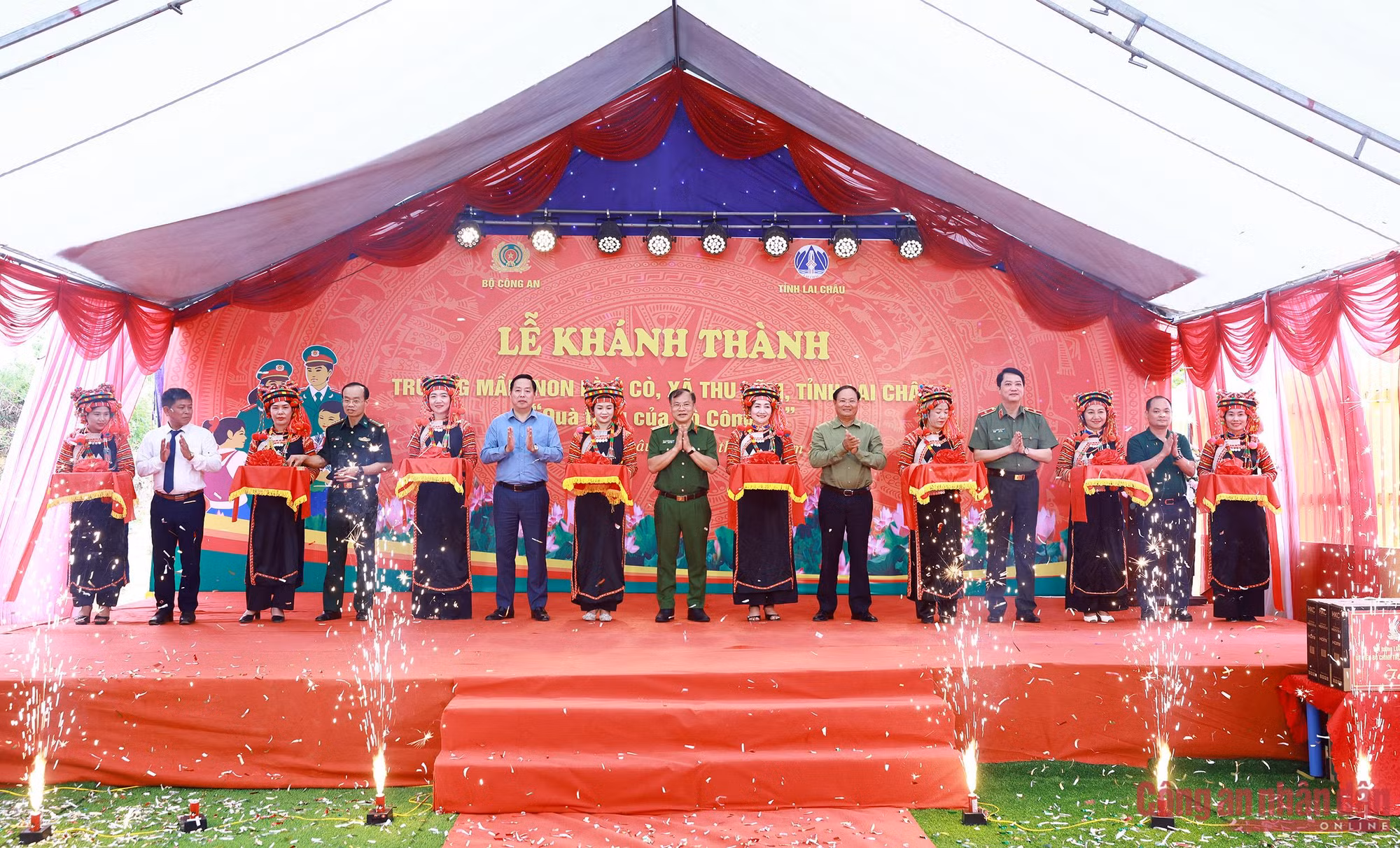 Chắp cánh ước mơ cho trẻ em nơi biên cương Thu Lũm ảnh 5 Chắp cánh ước mơ cho trẻ em nơi biên cương Thu Lũm -1