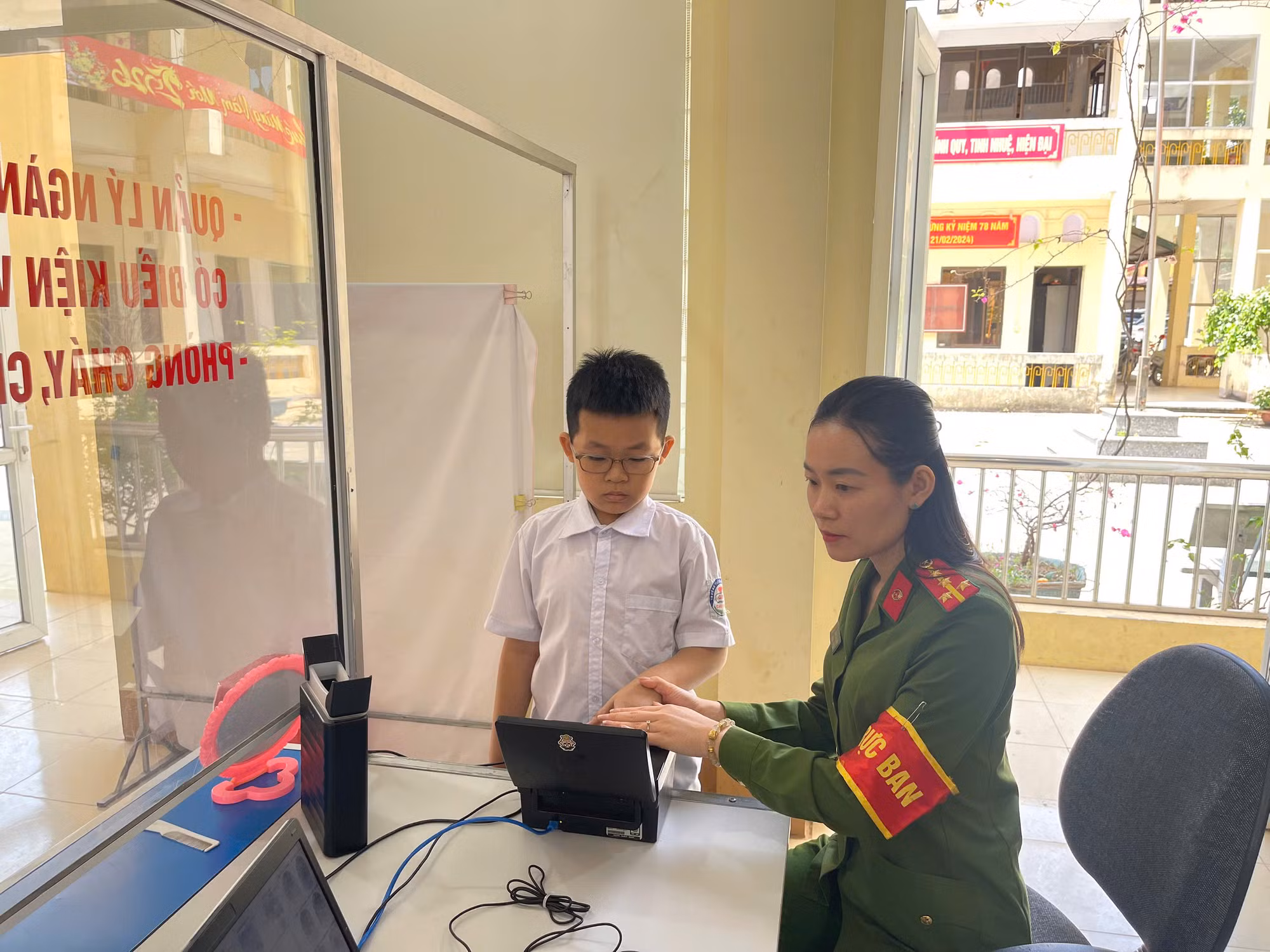 Cao Bằng: Xuyên lễ cấp căn cước, định danh điện tử cho người dân vùng cao -0
