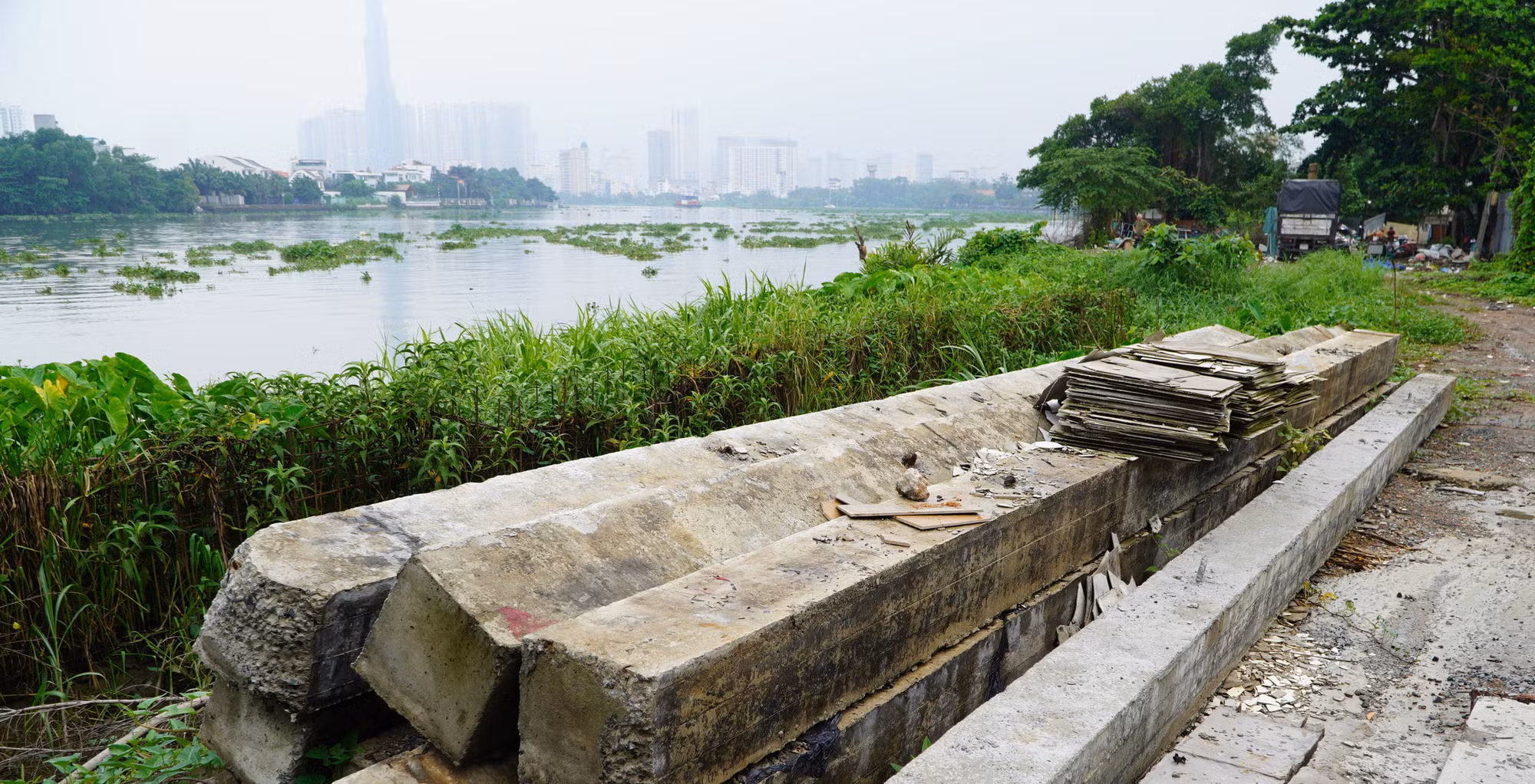 Hơn chục năm chưa xong tuyến kè chống sạt lở bán đảo Thanh Đa: Trách nhiệm không chỉ của riêng nhà thầu -0