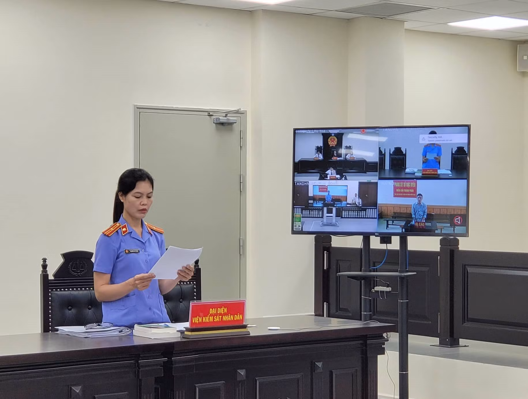 Xét xử trực tuyến ba vụ án tại điểm cầu Toà án và điểm cầu Trại tạm giam -0
