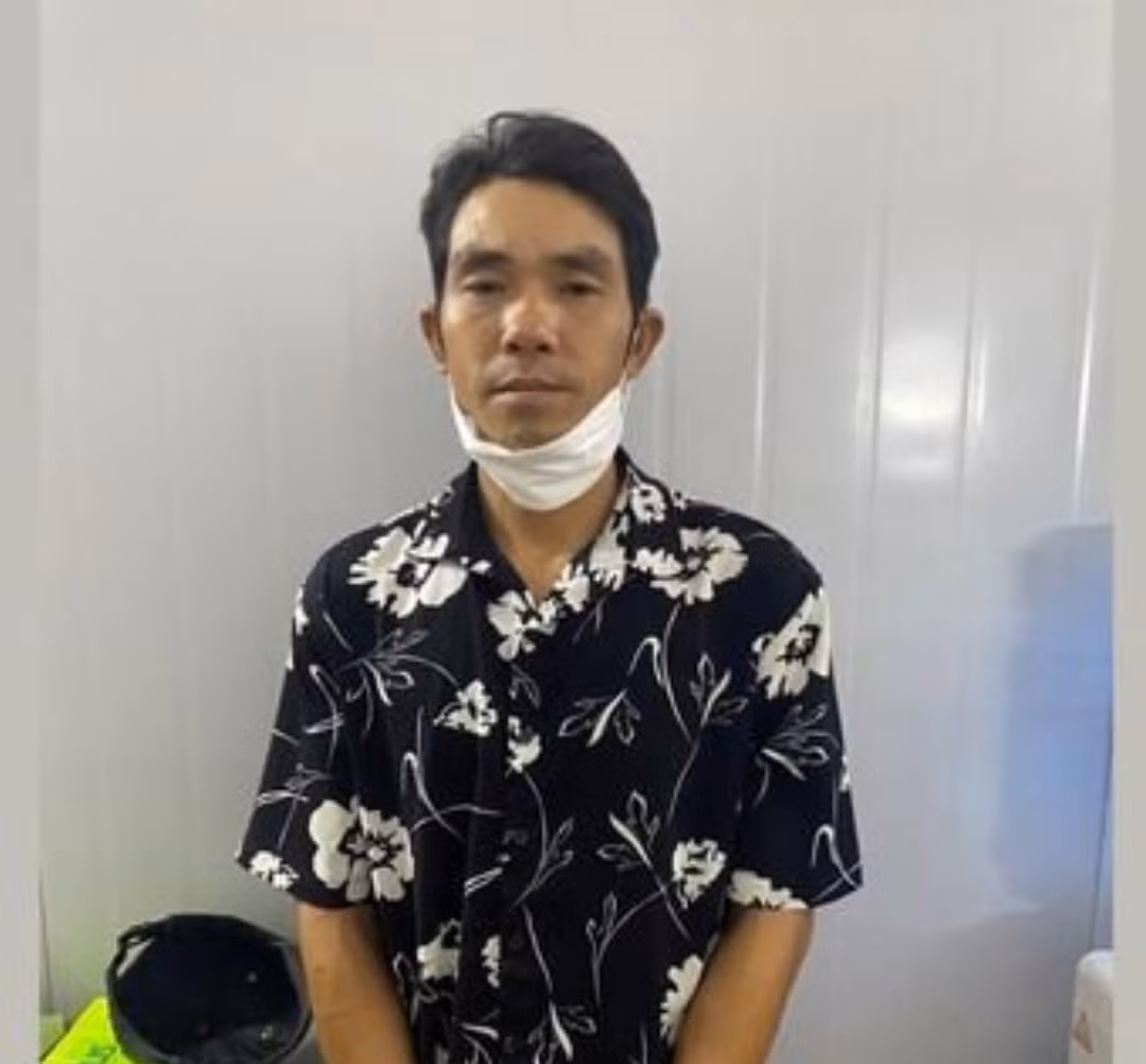 Thấy nhóm bạn ngủ say, vơ vét trộm cắp tài sản -0