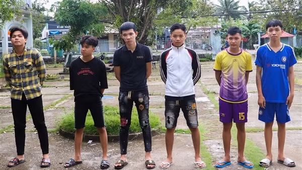 Hai thanh niên bị chém trọng thương ở quán nhậu