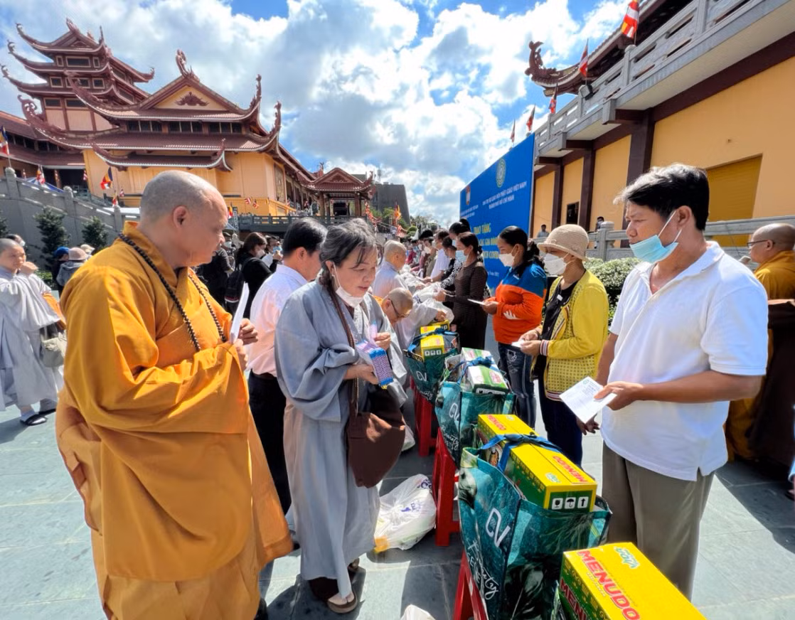 Đại lễ tưởng niệm đồng bào tử vong và cán bộ, chiến sĩ hy sinh trong đại dịch COVID-19 -0