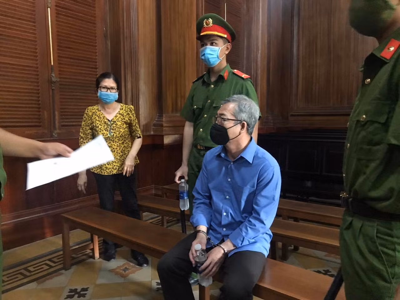 Trả hồ sơ vụ cựu Giám&nbsp; đốc một ngân hàng tại TP Hồ Chí Minh nhận hối lộ -0