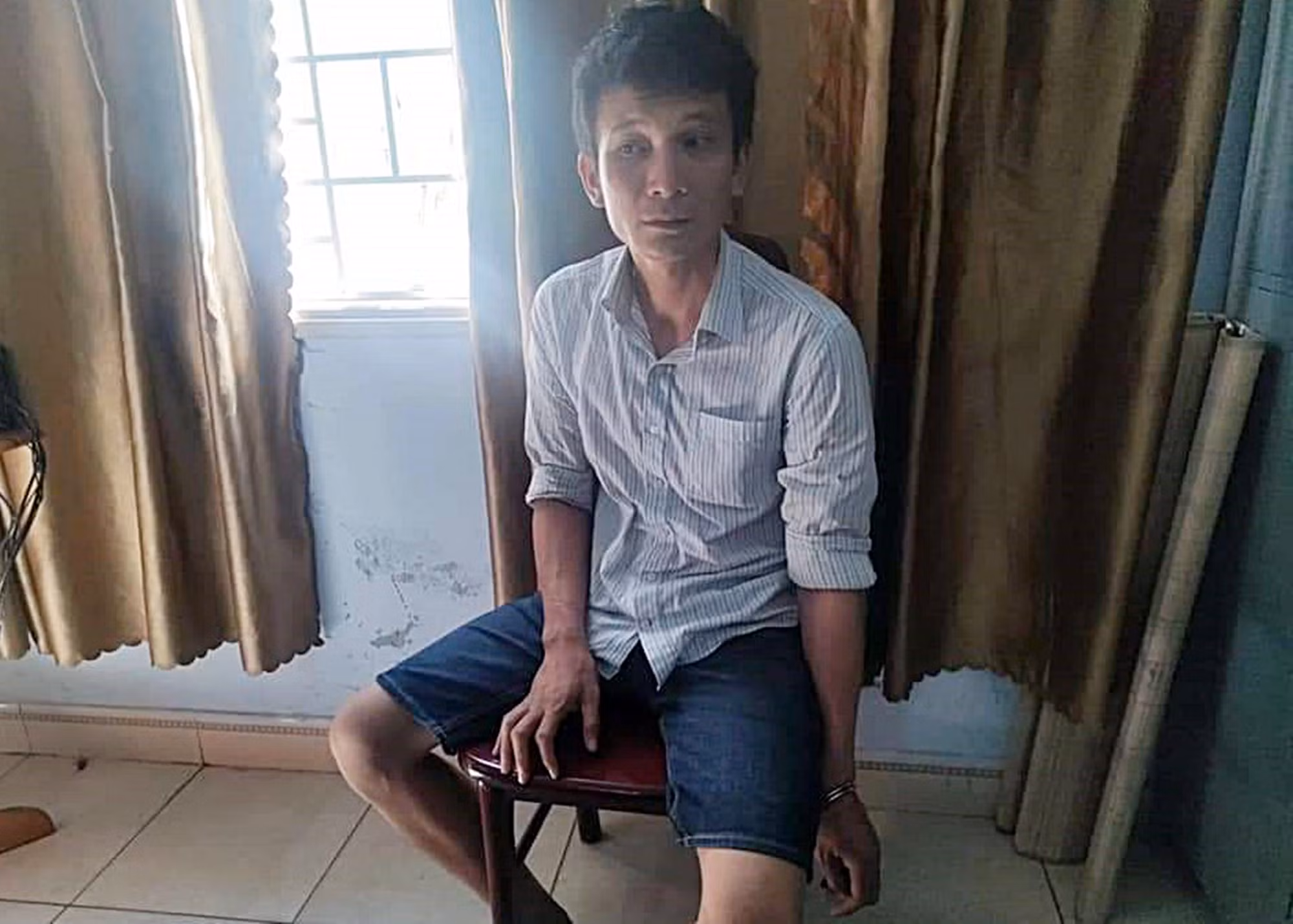 Hé lộ nguyên nhân đối tượng dùng cuốc cướp tiệm vàng tại Quảng Nam -0