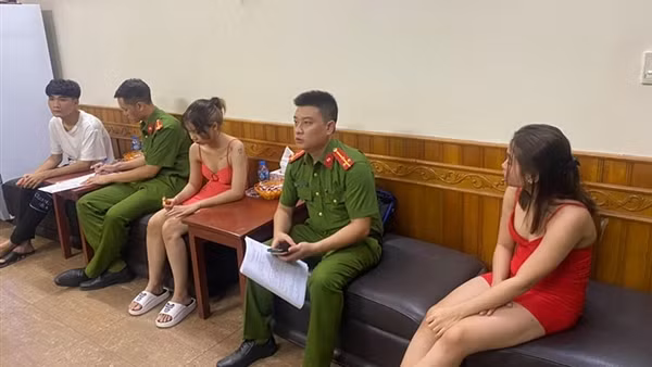 Tiềm ẩn tệ nạn xã hội từ các cơ sở massage, karaoke…