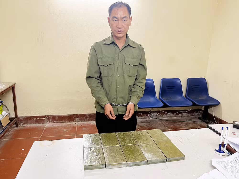 mùa a thào bị bắt giữ cùng 10 bánh heroin.jpg -0