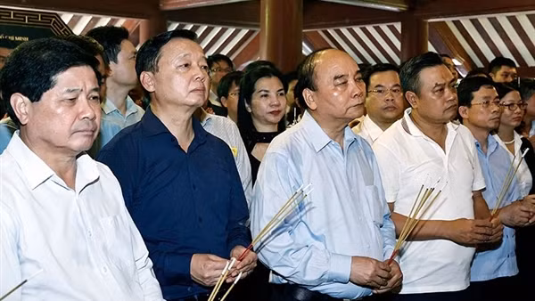 Chủ tịch nước dâng hương kỷ niệm 53 năm ngày mất của Chủ tịch Hồ Chí Minh