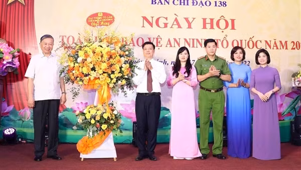 Bộ trưởng Tô Lâm dự Ngày hội toàn dân bảo vệ An ninh Tổ quốc phường Quán Thánh