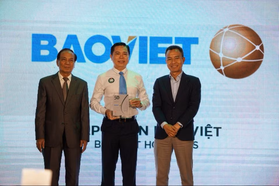 Bảo Việt được vinh danh trong “TOP 50 Doanh nghiệp phát triển bền vững 2022” do Nhịp cầu đầu tư bình chọn -0