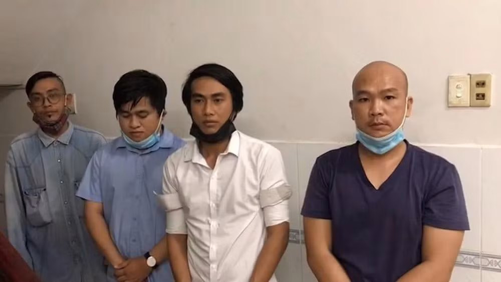 Truy tố 4 bị can làm giả giấy tờ khi TP Hồ Chí Minh giãn cách chống dịch COVID-19 -0