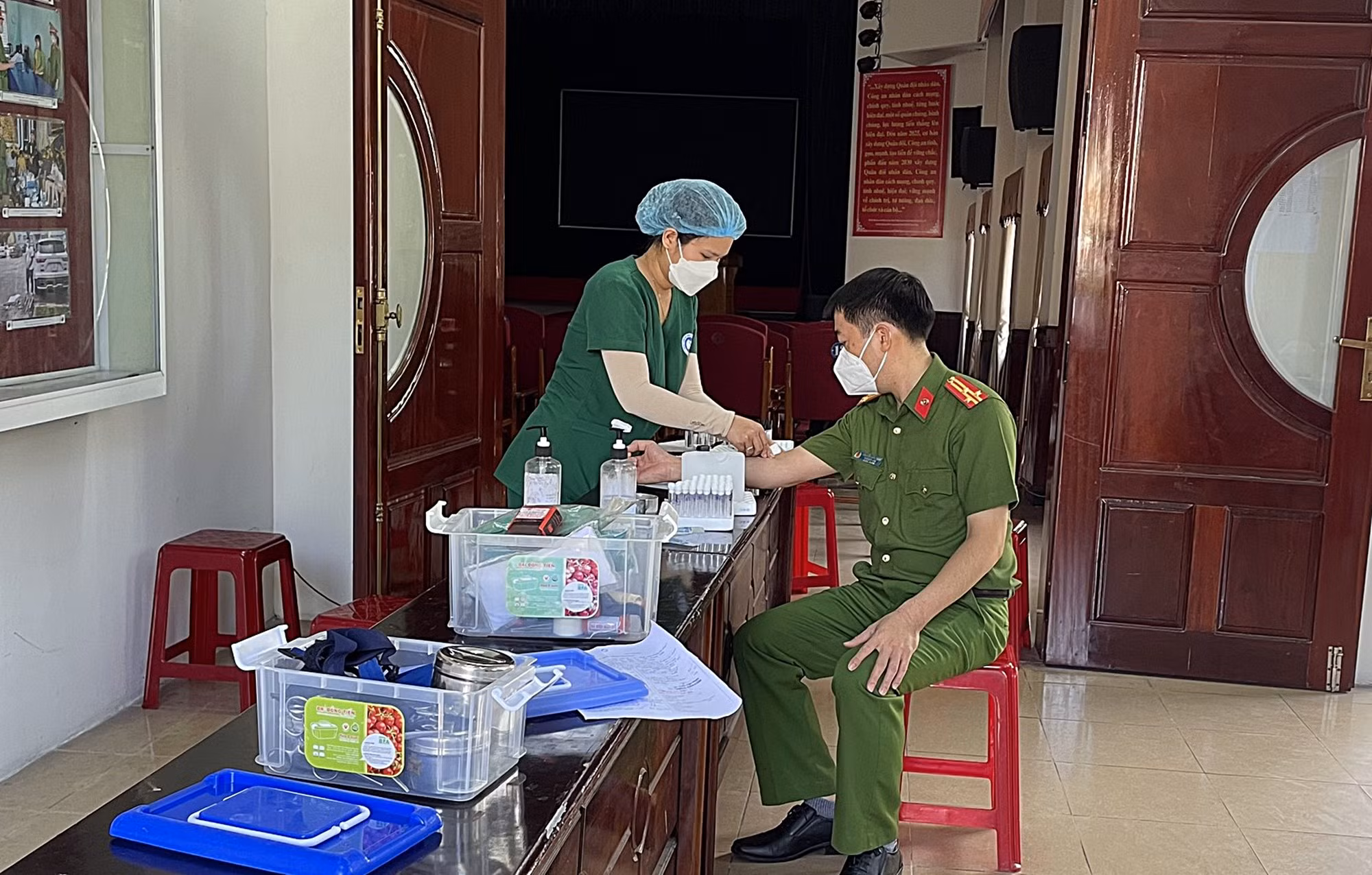 Sôi nổi ngày hội “Giọt hồng xứ Quảng” -0