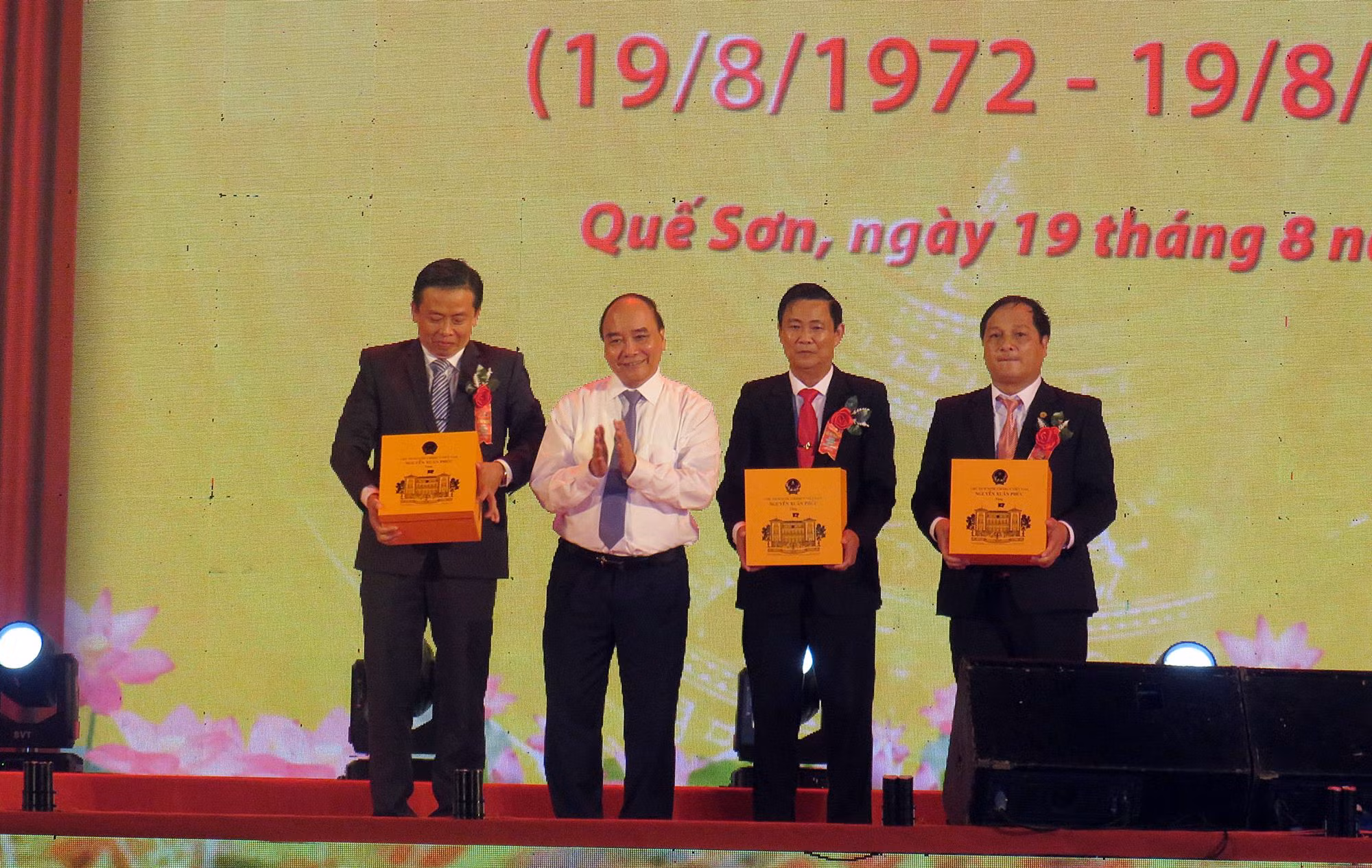 Chủ tịch nước Nguyễn Xuân Phúc dự kỷ niệm 50 năm Chiến thắng Cấm Dơi -0