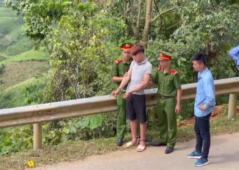 Bắt đối tượng cướp tài sản của cháu bé bán rau 9 tuổi -0