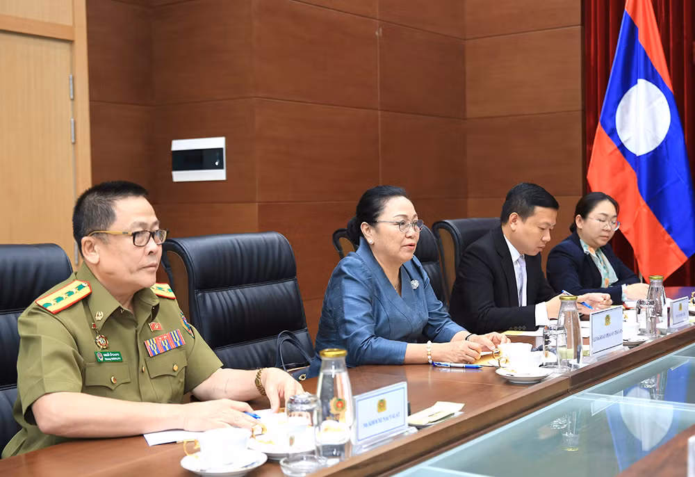 Không ngừng củng cố và phát triển mối quan hệ hữu nghị Việt Nam - Lào -0