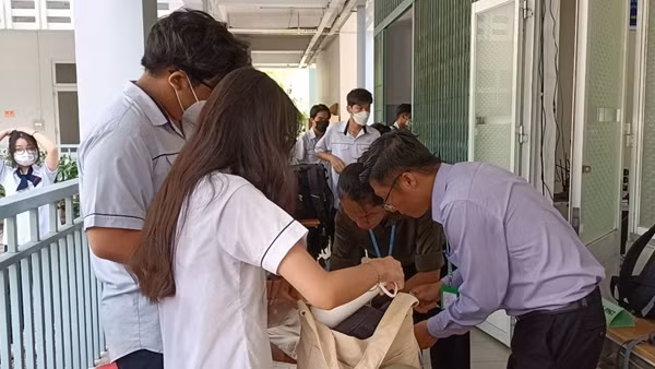 Tăng cường nhận diện thiết bị công nghệ cao trong kỳ thi tốt nghiệp THPT