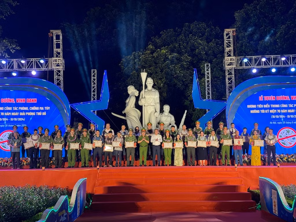 Hà Nội tuyên dương điển hình tiên tiến trong công tác phòng, chống ma tuý -0