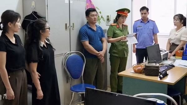 Phó giám đốc Trung tâm đào tạo nghề cùng 5 cán bộ bị khởi tố