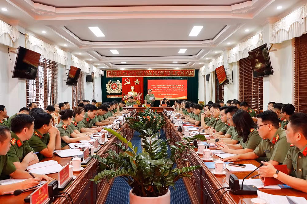 quang cảnh buổi làm việc.jpg -0