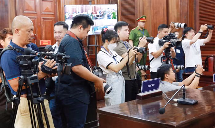Trang 36 ĐB: Chuyện tác nghiệp ở phiên tòa xét xử “đại án” Vạn Thịnh Phát -0