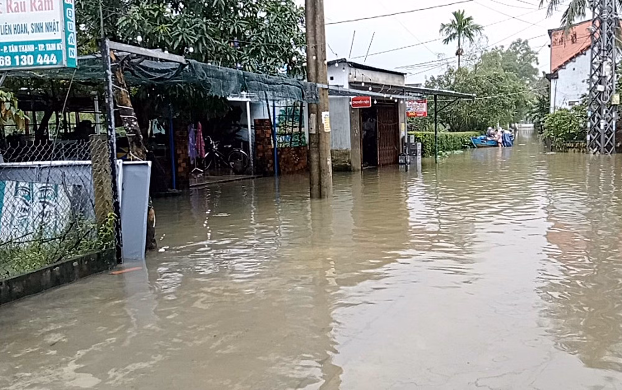 Mưa lũ muộn, nhiều khu vực trũng thấp tại Quảng Nam ngập sâu -0