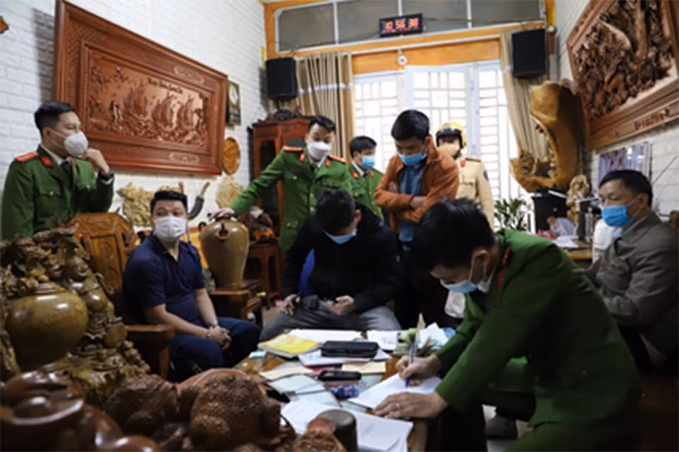 Bắt nhóm đối tượng cho vay nặng lãi, thu lợi bất chính 5,7 tỷ đồng -0