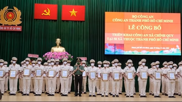 Cà Mau hoàn thành sớm việc bố trí 100% Công an chính quy về cơ sở ảnh 1