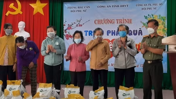 Công an tỉnh Bà Rịa-Vũng Tàu: Nhiều hoạt động tri ân Thương binh, Liệt sĩ ảnh 4