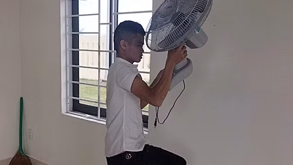 Mang 2 tiền án tội trộm cắp, lại tiếp tục “chôm” hàng loạt quạt treo tường