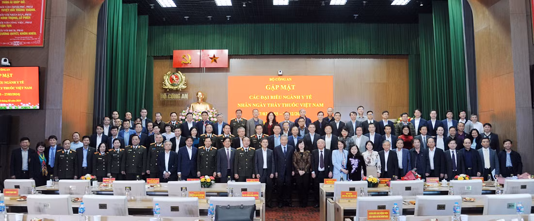Đáp ứng ngày càng tốt hơn nữa yêu cầu bảo vệ, chăm sóc và nâng cao sức khỏe của nhân dân -0