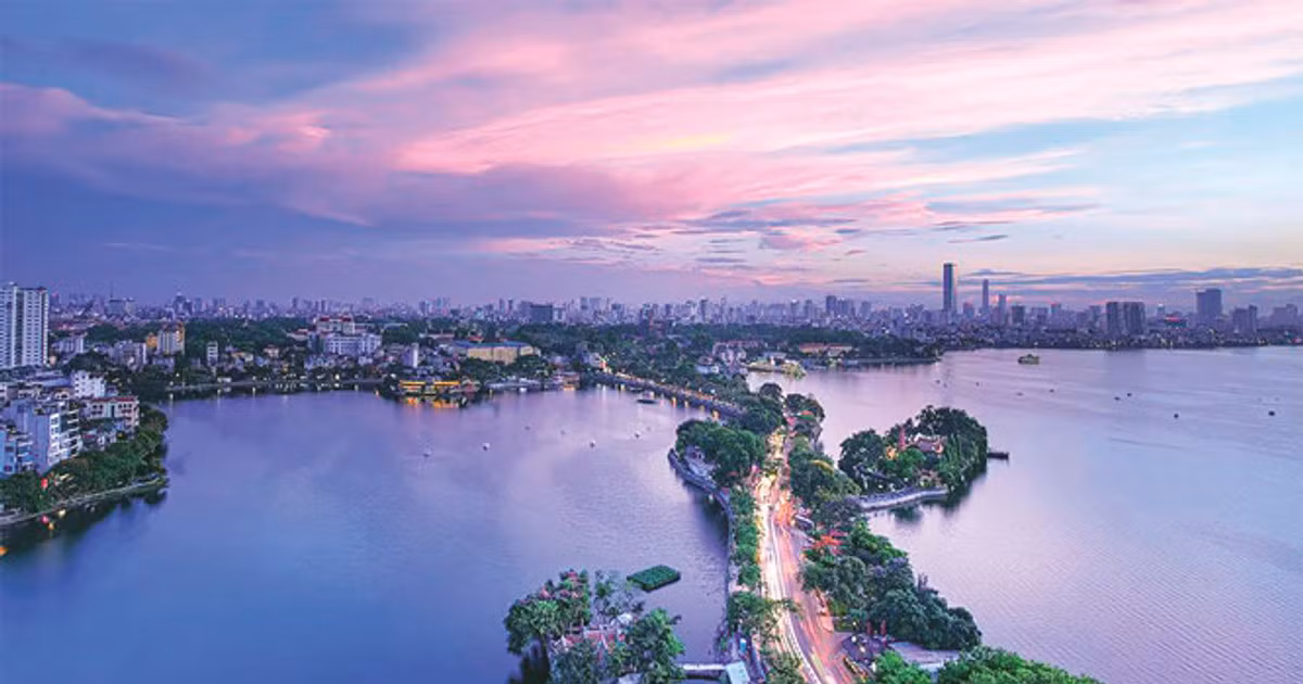Hà Nội cho phép kinh doanh sân tập golf, bay dù lượn ở Hồ Tây -0