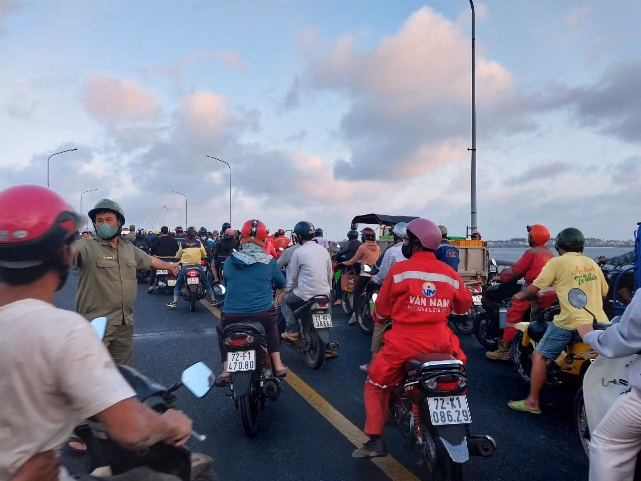 Khẩn trương điều tra vụ cần cẩu đứt dây cáp đè người đi đường tử vong -0