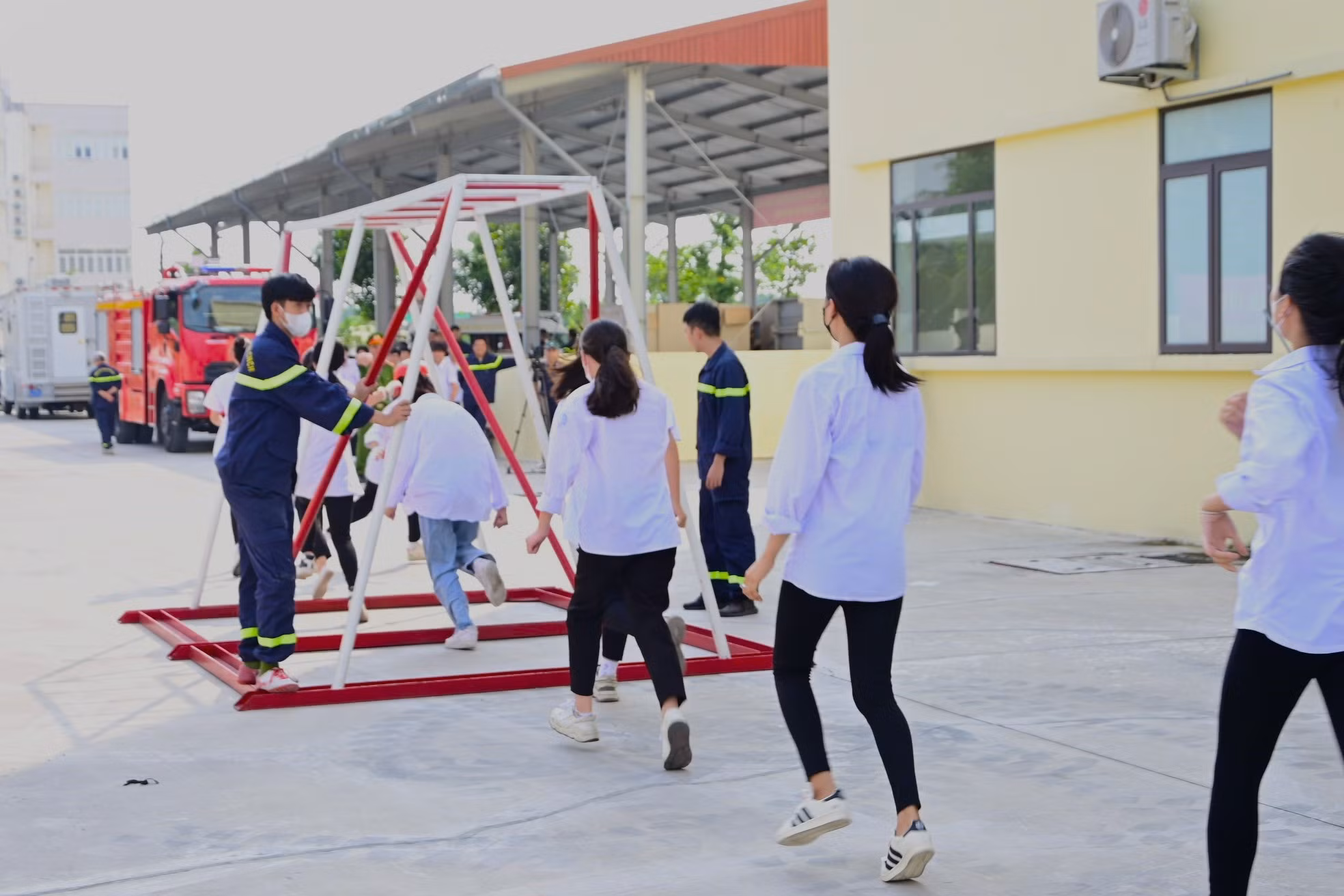 Khởi động chương trình 40 đợt tuyên truyền, trải nghiệm, thực hành chữa cháy và cứu nạn, cứu hộ -0