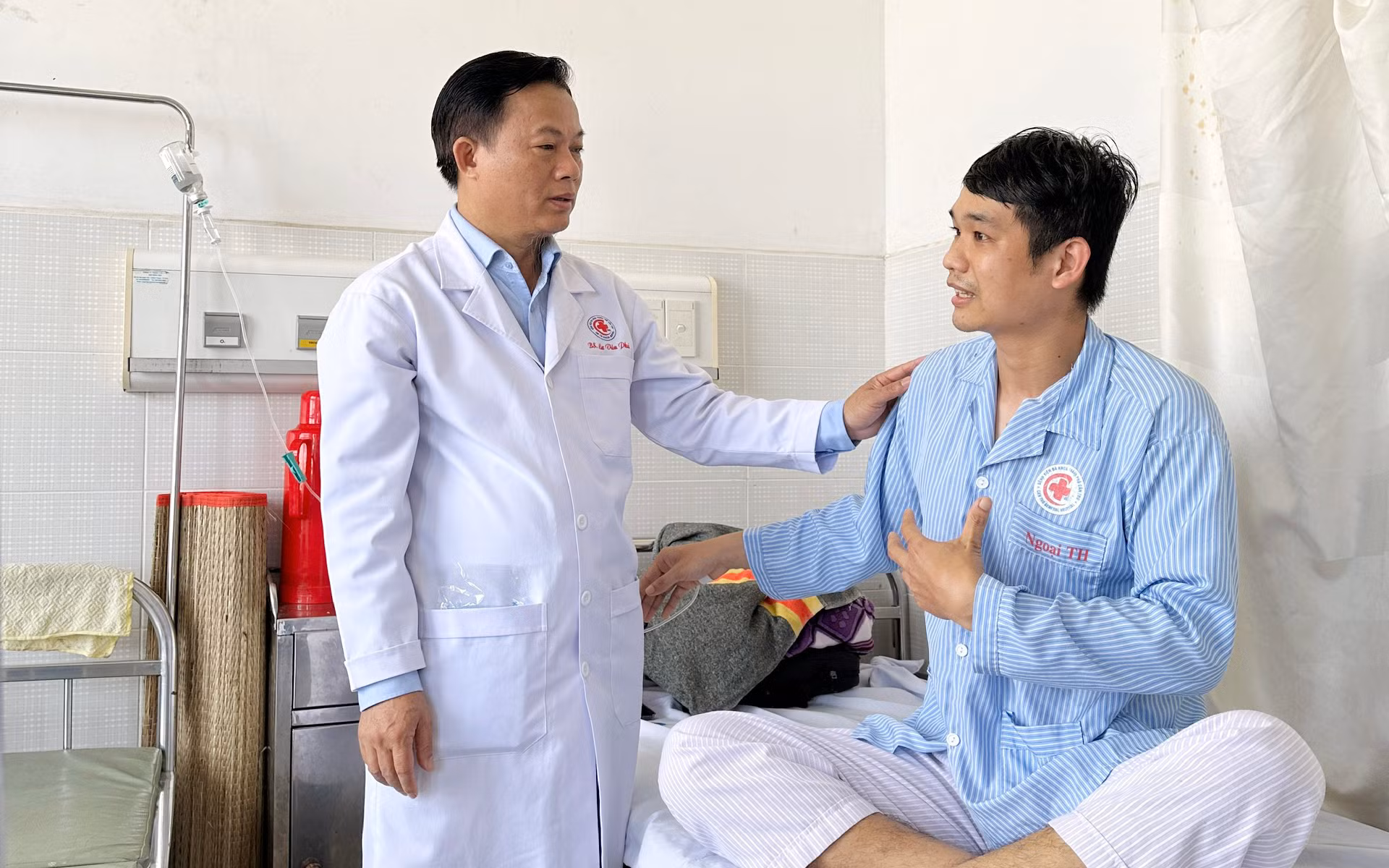 Bệnh nhân từ Nhật Bản về Việt Nam cắt túi mật có hơn 3.200 viên sỏi -0